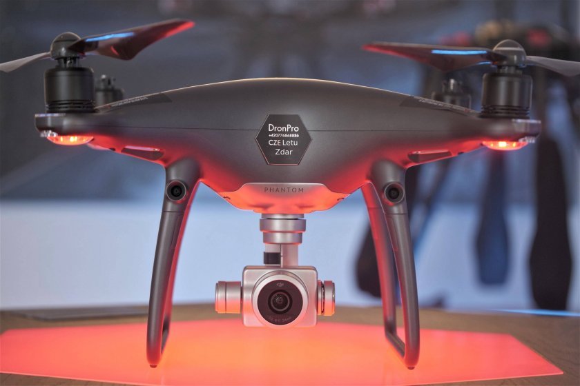 Phantom 4 SPZ na dron DronPro