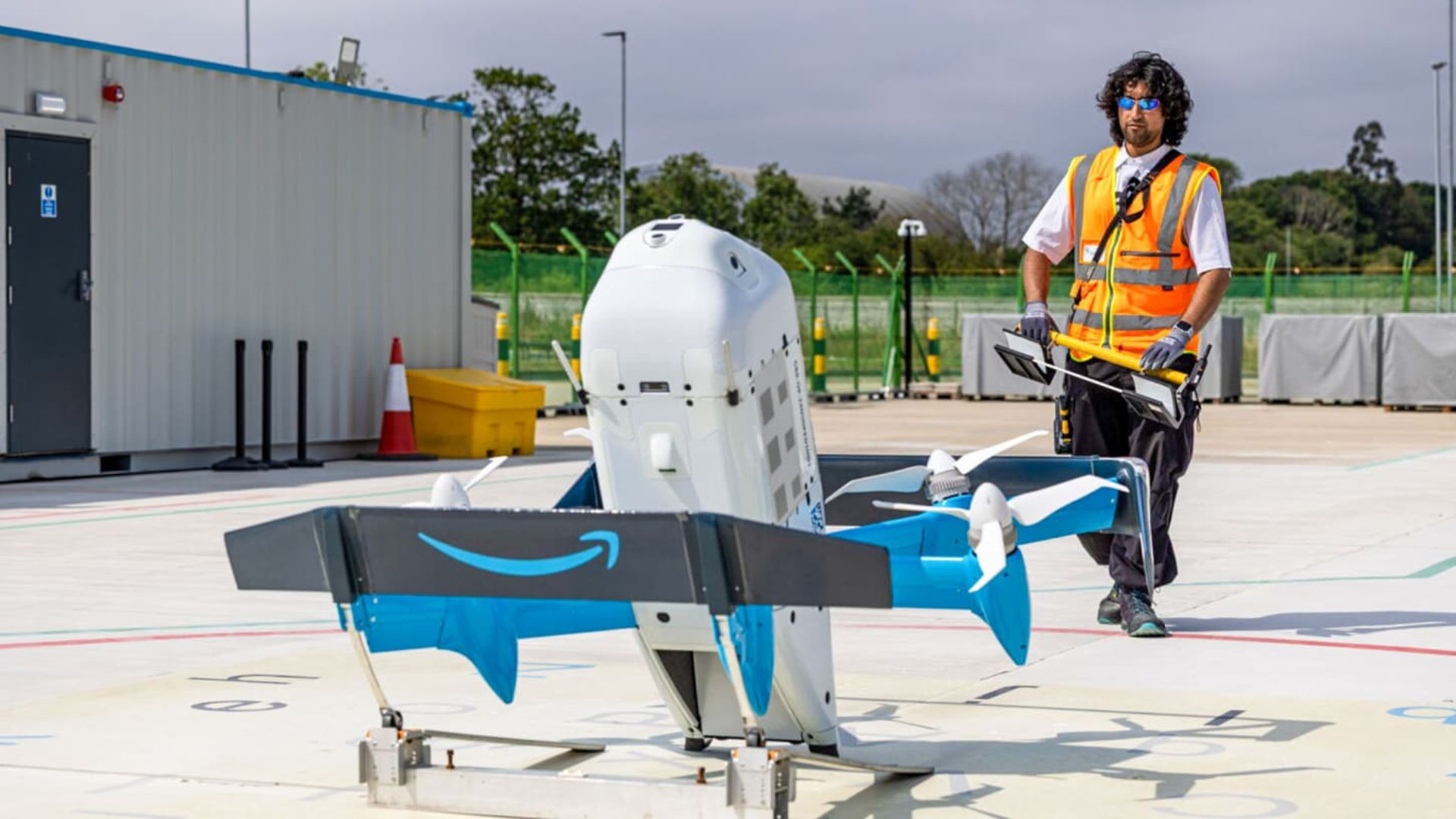 DRON Amazon MK30 na startovací kolébce