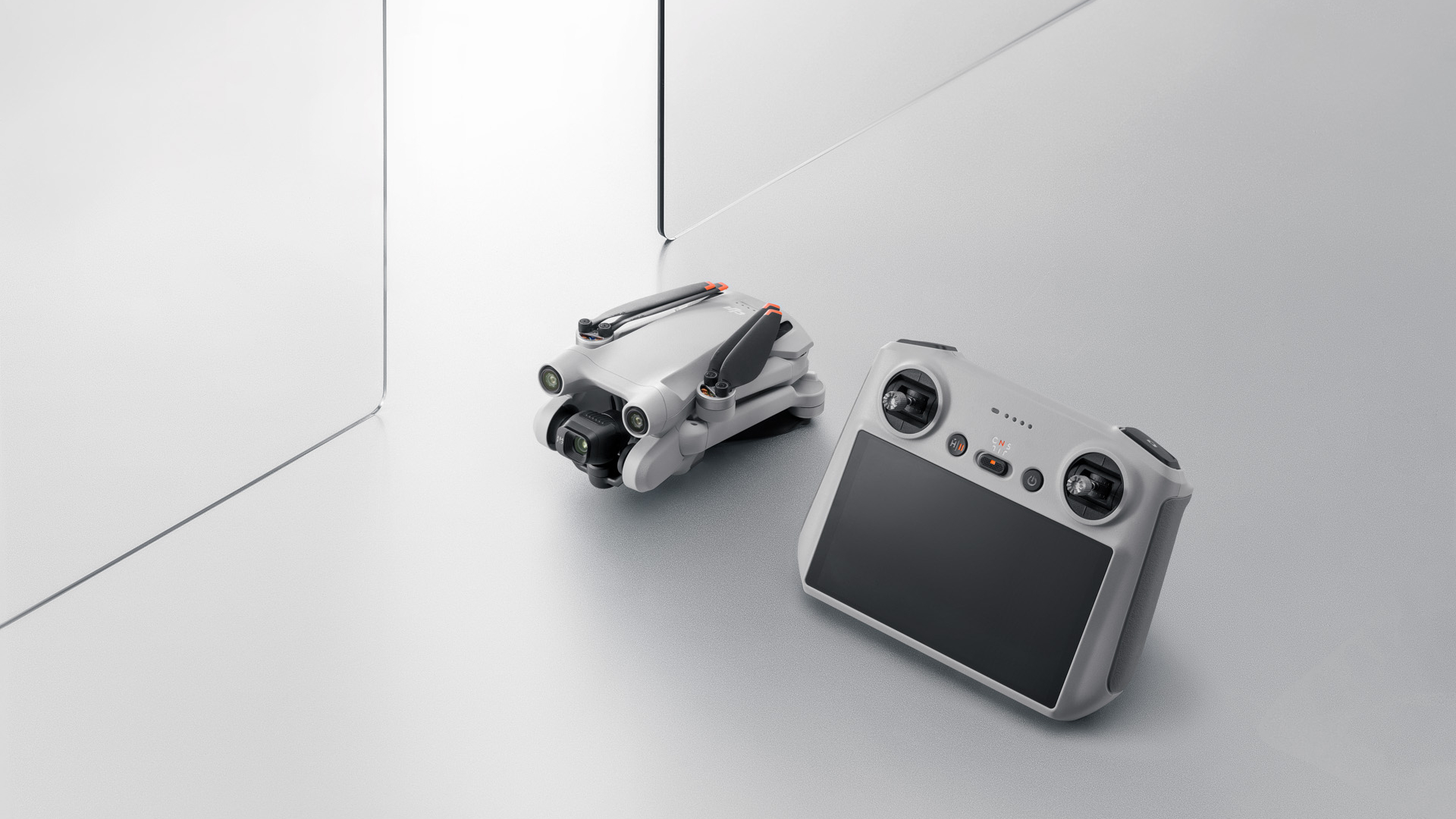 403968138-dji-mini-3-pro-a-smart-controller.jpg