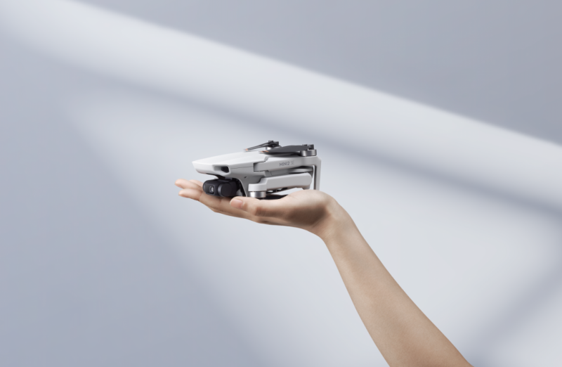 DJI mini-2-se-vejde-se-do-dlane