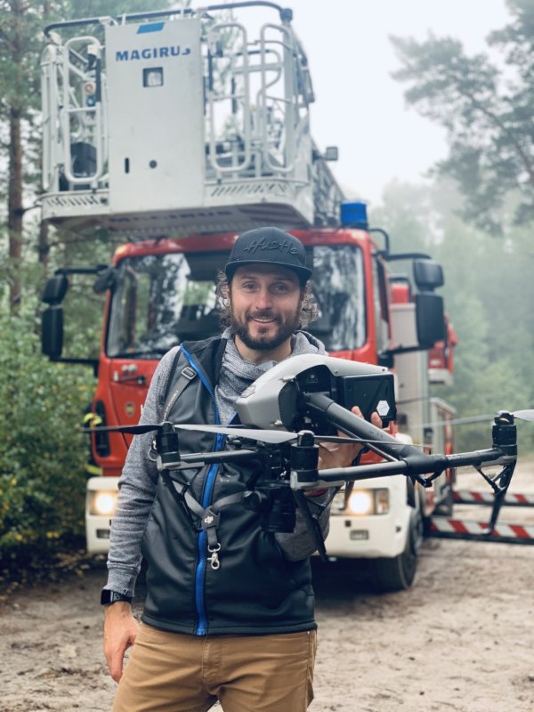 Inspire 2 po vysvobození z koruny stromu
