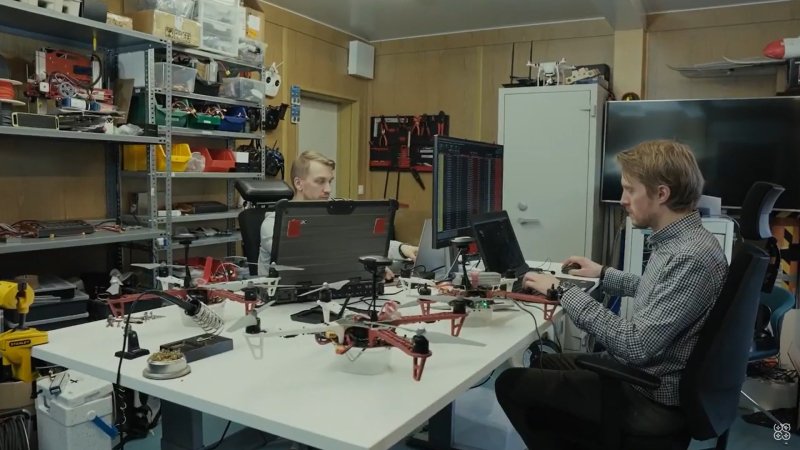 Příprava před droní show