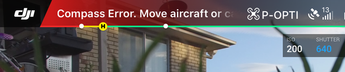 Jak poznat, že je s kompasem dronu něco v nepořádku? 