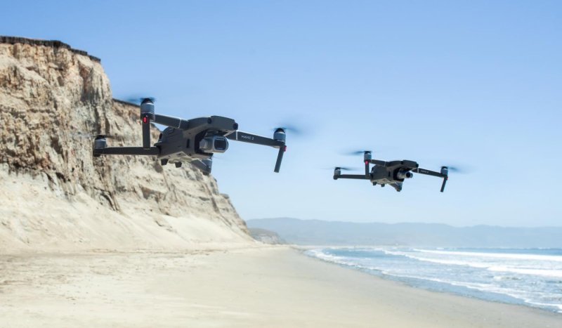 Mavic-2-Series_lifestyle_beach-1