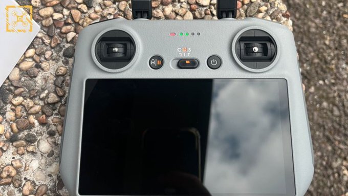 Ovladač-k-dronu-DJI-Mini-4-Pro-dle-_Quadro_News
