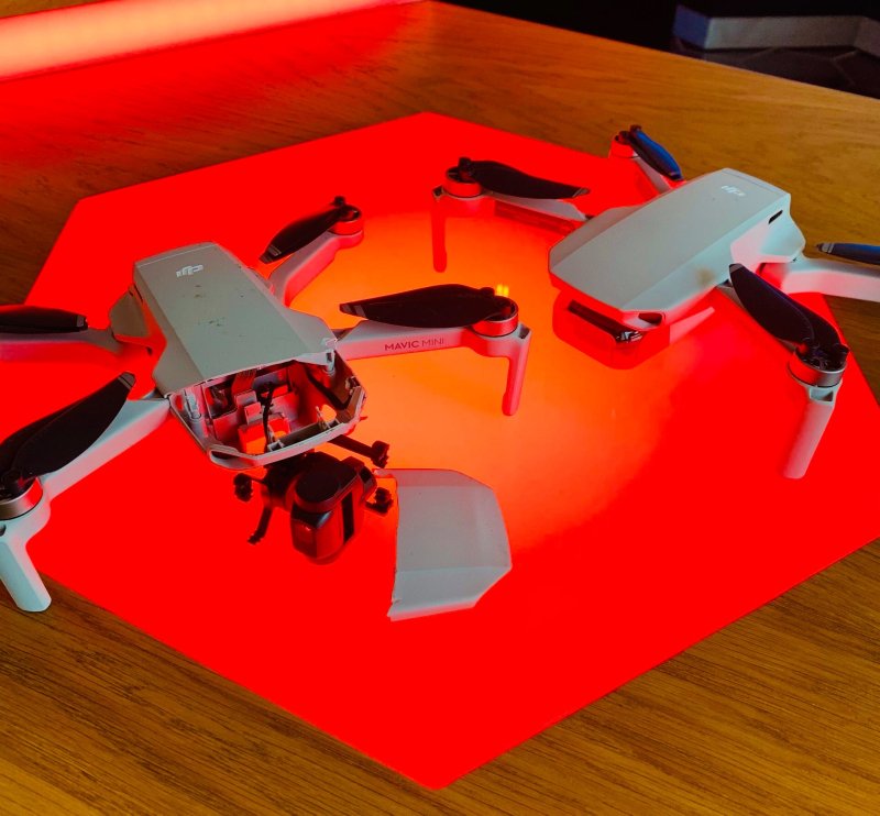 rozbitý dron