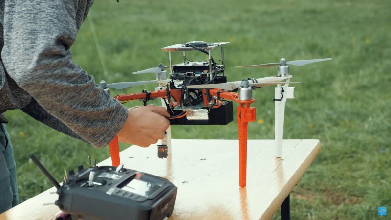 Jeden ze zkoušných dronů