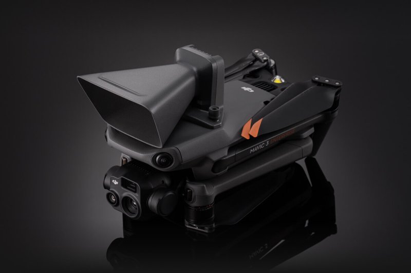 DJI Mavic 3 Enterprise reproduktor a tlampač