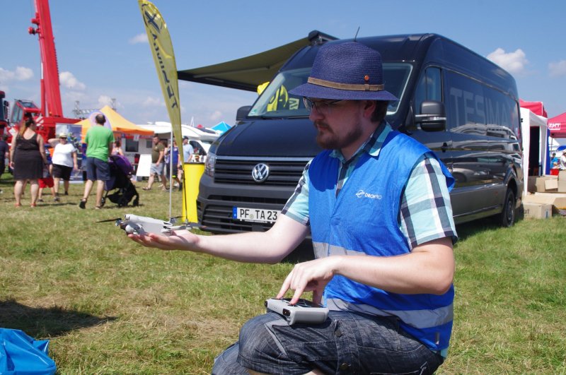 Další start, Richard Volf vzlétá s dronem DJI Mini 3 Pro.