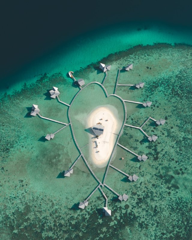 12494-small-insland-from-above