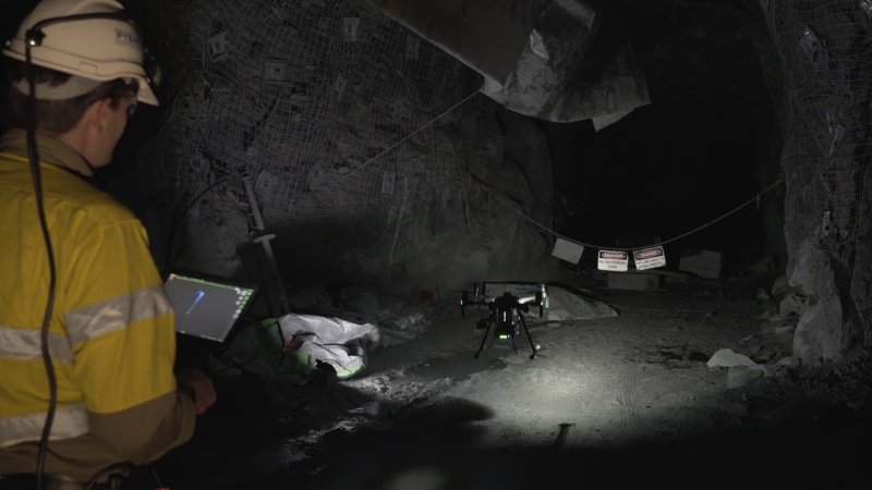 DJI Matrice 300 s 3D LiDARem v důlní štole