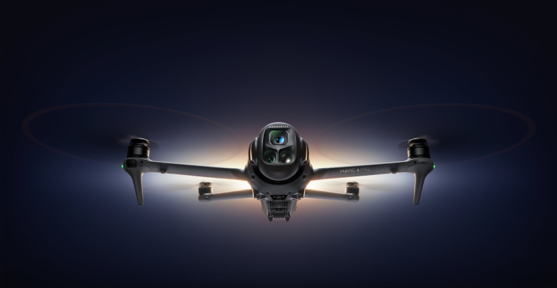 Mavic 4 Pro_Product KV_Close-up_dark