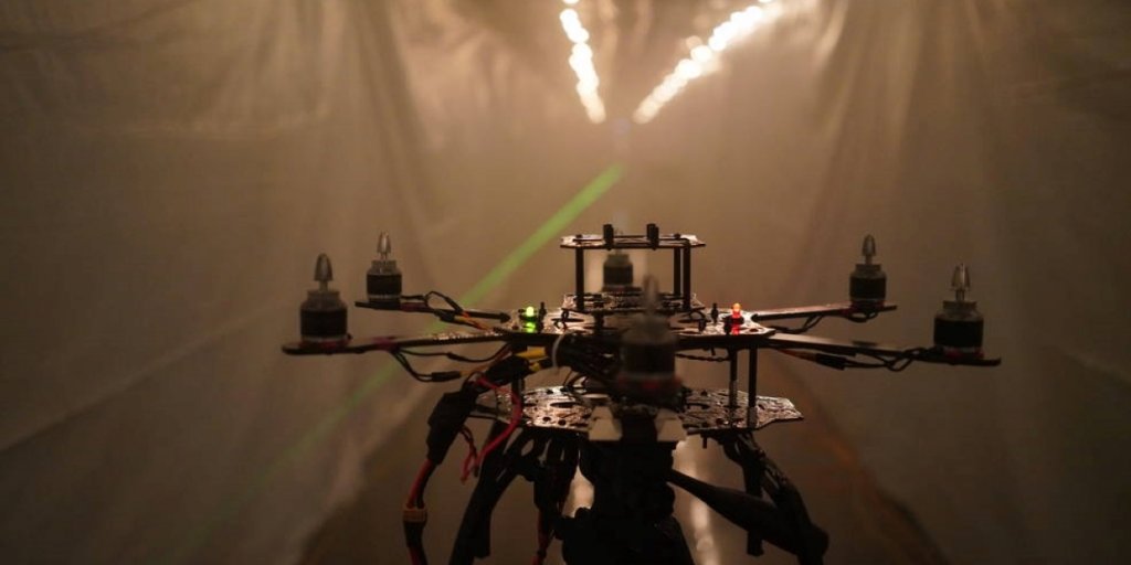 NASA testuje drony v mlze
