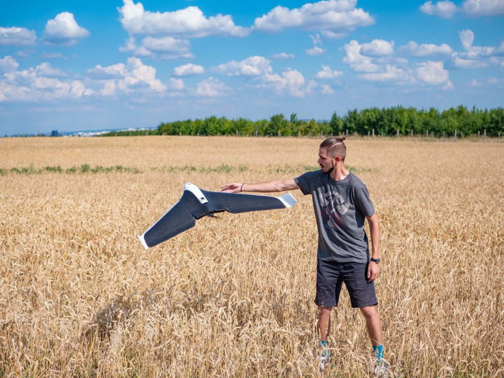 Zemědělská inspekce s dronem typu VTOL křídlo