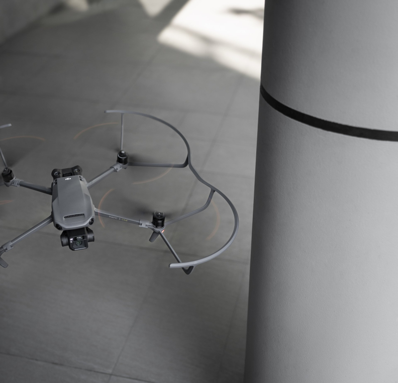 Dron Mavic 3 s ochrannými oblouky