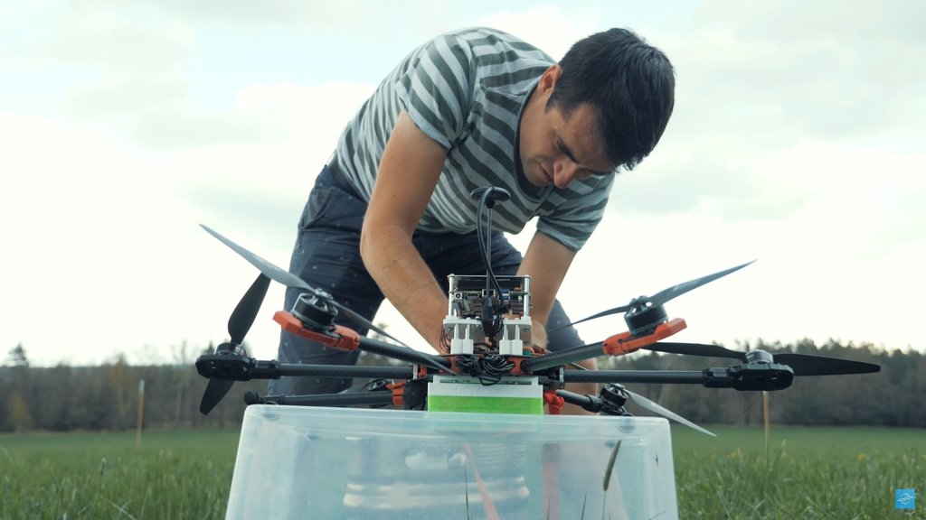 Dan Heřt a dron s 6 stupni volnosti