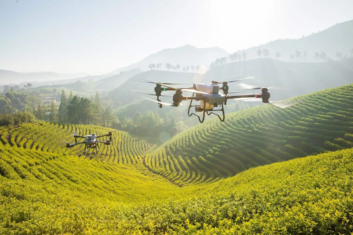 4 Moderní zemědělské drony jsou schopné bez omezení fungovat i v místech, kde by konvenční technika strádala.