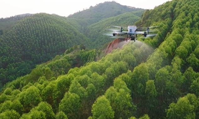 Dron pro zemědělství DJI Agras T50 v praxi
