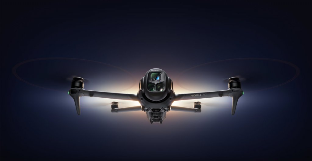 Mavic 4 Pro_Product KV_Close-up_dark