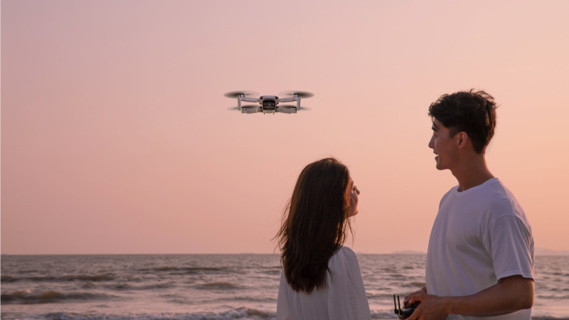 DJI MINI SE na pláži