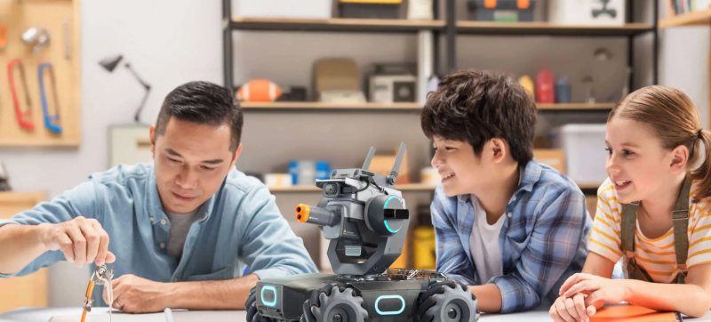 S DJI Robomaster S1 se pobaví celá rodina