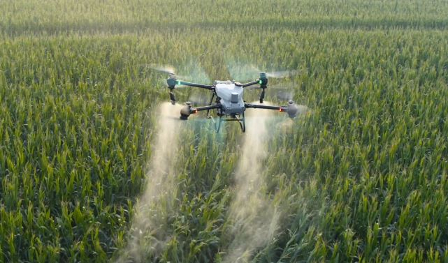 Dron pro zemědělství DJI Agras T50