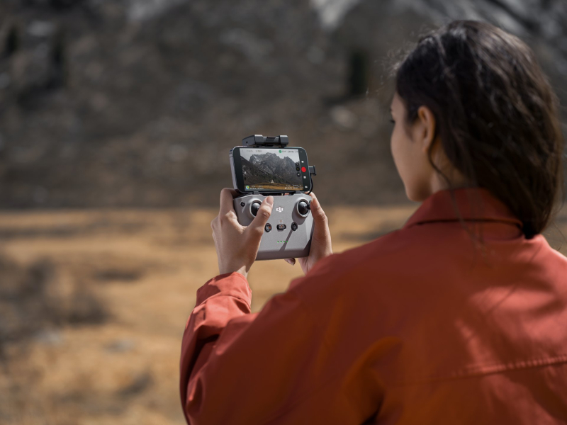 DJI Air 3 a ovladač pro smartphone
