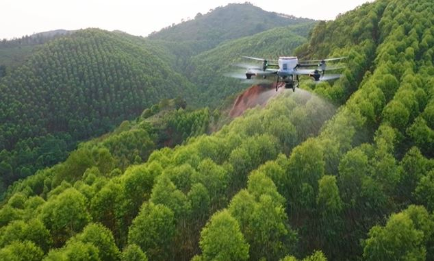 Dron pro zemědělství DJI Agras T50 v praxi