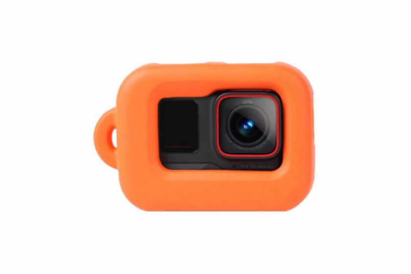 Plovoucí kryt na kameru Insta360 Ace Pro nasazený