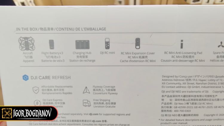 Zadní strana krabice DJI Neo 3 Fly More Combo se seznamem obsahu balení včetně DJI RC Mini
