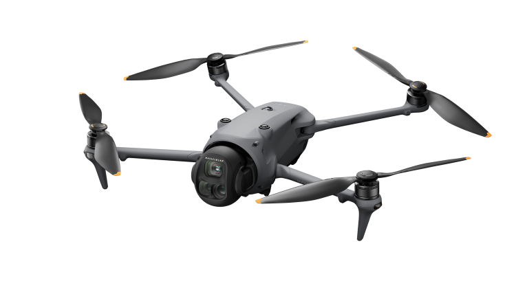 DRON DJI Mavic 4 Pro zepředu ze strany