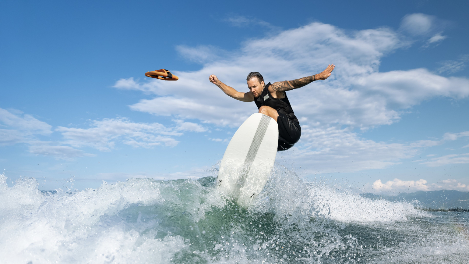 HOVERAir AQUA wakeboard