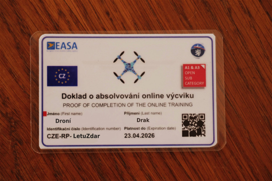 Laminovaný řidičák na dron