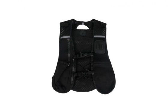 Turistická vesta s držákem na akční kameru