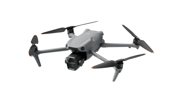 DRON DJI Air 3S ze předu ze strany DRONPRO