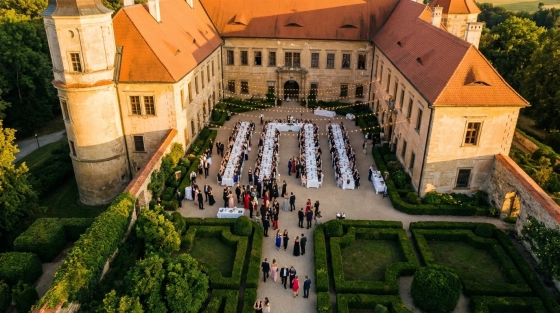 001_breathtaking-aerial-view-of-an-elegant