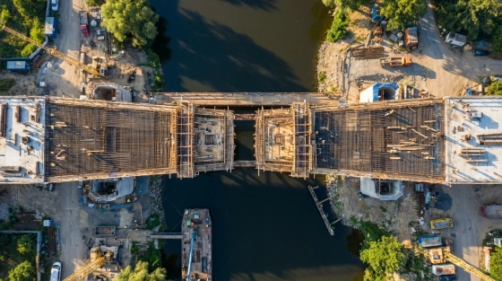 001_aerial-view-of-a-czech-river