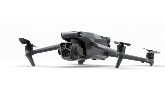 Dron DJI Mavic 3 Pro boční strana