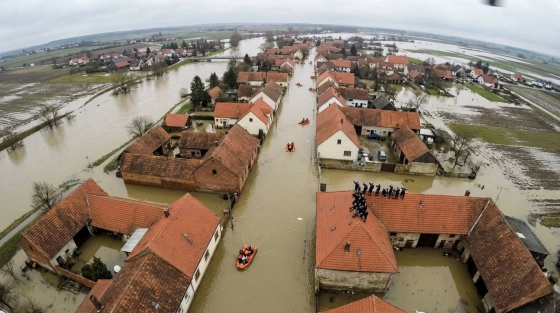 001_aerial-overview-of-a-flooded-czech