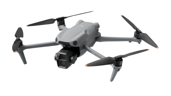 DRON DJI Air 3S ze předu ze strany DRONPRO