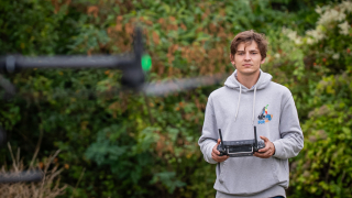 Pilot DRONu – specialista na foto a video