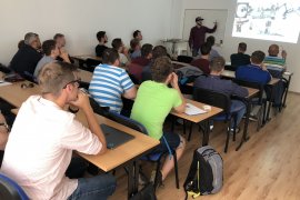 Newton College - jak vydělat s drony majland