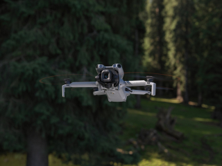 DRON DJI Mini 5 Pro - ve vzduchu DRONPRO