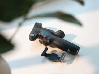 Ruční stabilizátor na mobil DJI Osmo Mobile 8