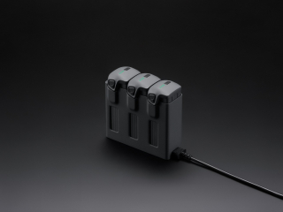 DJI Mavic 4 Pro nabíjecí stanice na tří baterie