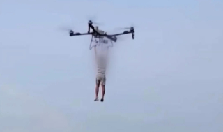 Narkobaron si chtěl z vězení uletět na DRONu. Prozradilo ho virální video