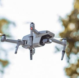 Pgytech zvýšené přistávací nohy na DJI Mavic Air 2 ze strany