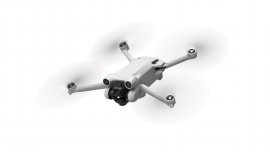 Dron DJI Mini 3 Pro během letu