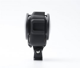 Rám s chráničem objektivu na kameru Insta360 ONE RS z boku