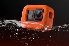 INST120-10Insta360 Ace Pro - Plovací obal ve vodě